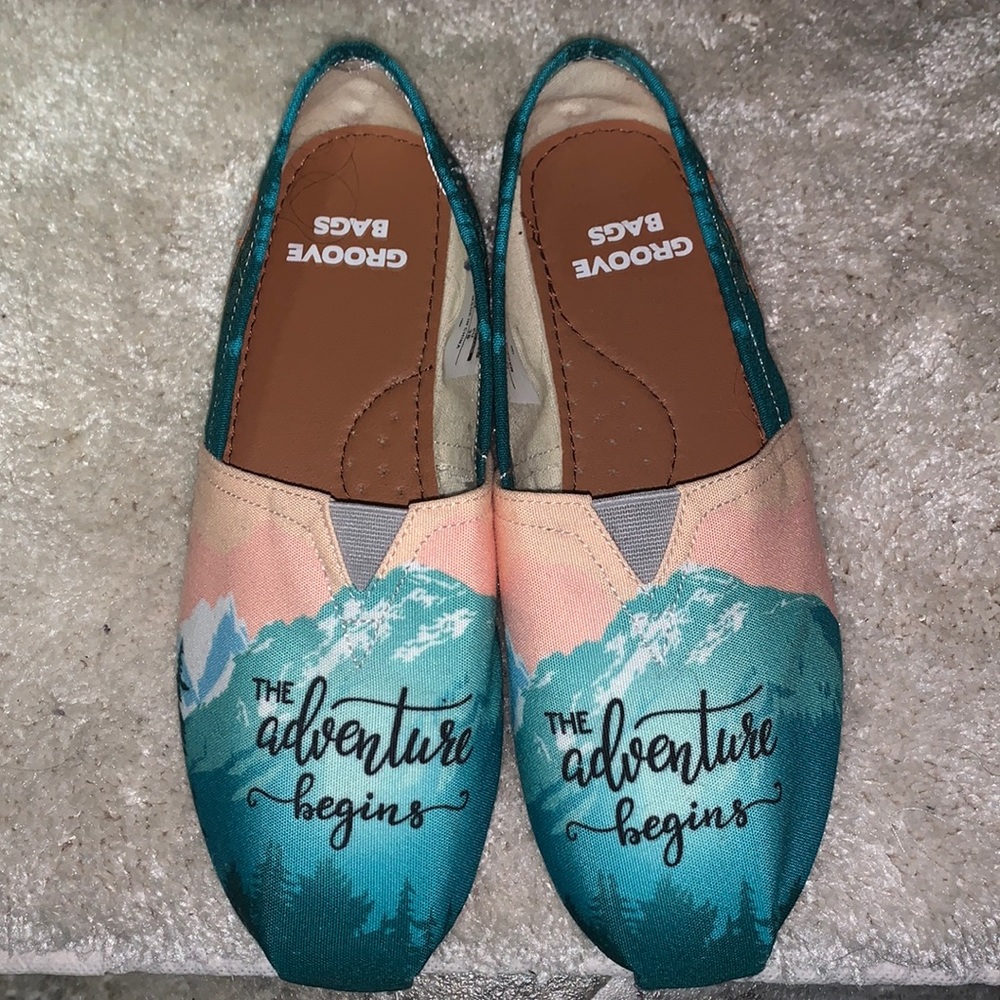 Groove bags shoes